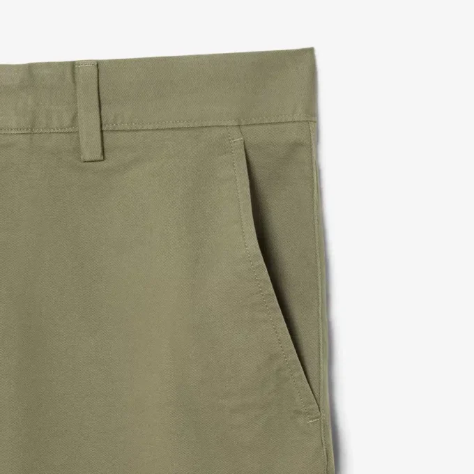 Chino-Shorts aus Stretch-Twill
