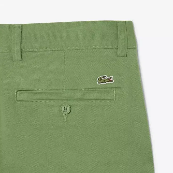 Chino-Shorts aus Stretch-Twill