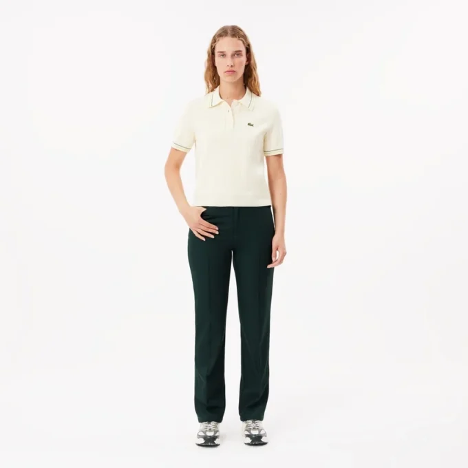 Damenhose mit geradem Schnitt und Ziernähten