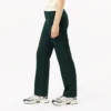 Damenhose mit geradem Schnitt und Ziernähten