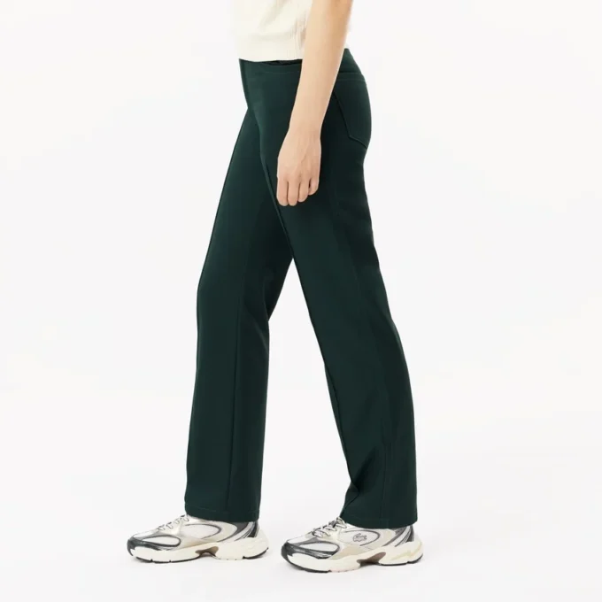 Damenhose mit geradem Schnitt und Ziernähten