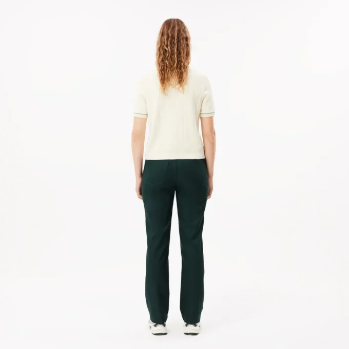 Damenhose mit geradem Schnitt und Ziernähten