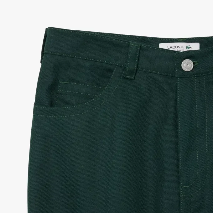 Damenhose mit geradem Schnitt und Ziernähten