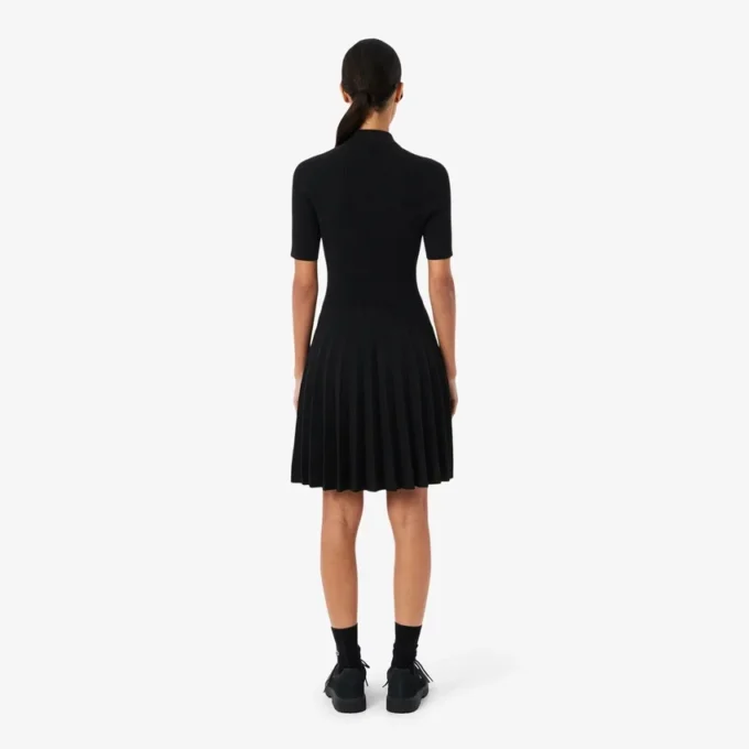 Damenkleid mit Plissee und Poloshirt-Kragen