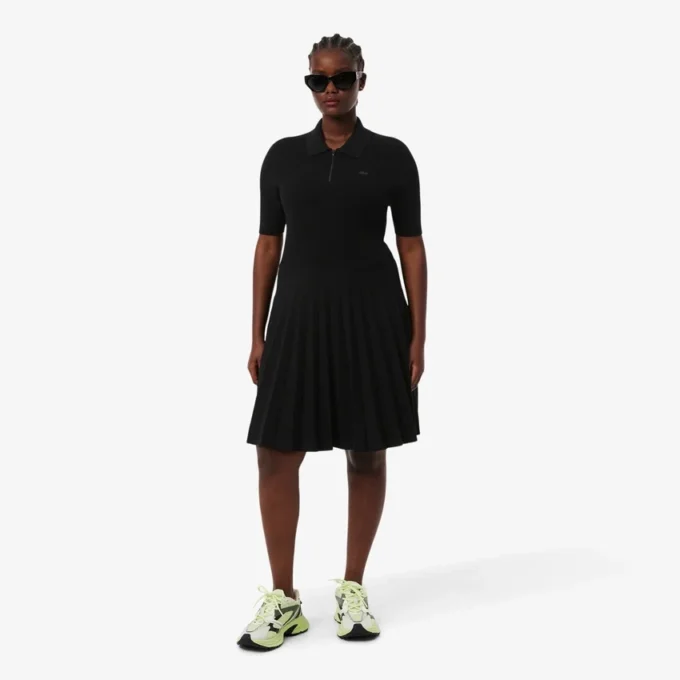 Damenkleid mit Plissee und Poloshirt-Kragen
