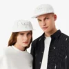 Gestreifte, bestickte Kappe aus Baumwolltwill