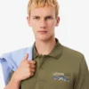 Herren-Poloshirt in klassischer Passform mit gesticktem Motiv