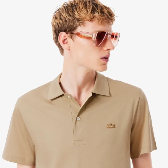 Herren-Poloshirts mit offenem Kragen und Stickerei im Paris Classic Fit Herren-Poloshirts mit offenem Kragen und Stickerei im Paris Classic Fit