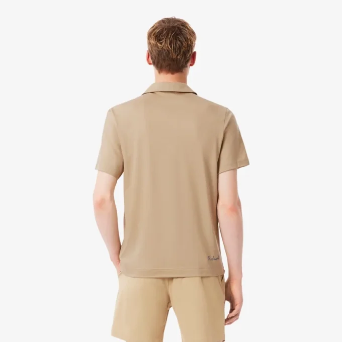 Herren-Poloshirts mit offenem Kragen und Stickerei im Paris Classic Fit Herren-Poloshirts mit offenem Kragen und Stickerei im Paris Classic Fit