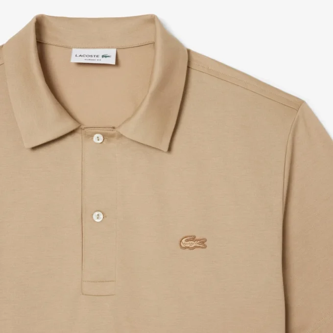 Herren-Poloshirts mit offenem Kragen und Stickerei im Paris Classic Fit Herren-Poloshirts mit offenem Kragen und Stickerei im Paris Classic Fit