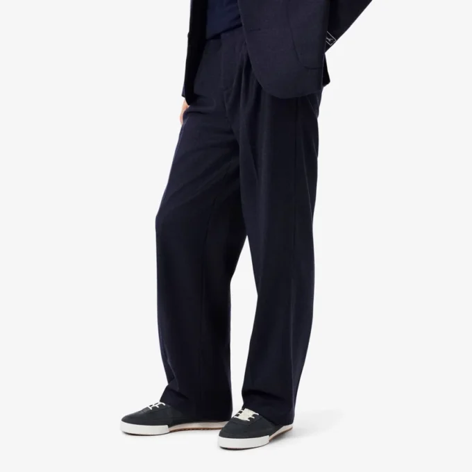 Herrenhose aus gefilzter Wolle mit gerader Passform