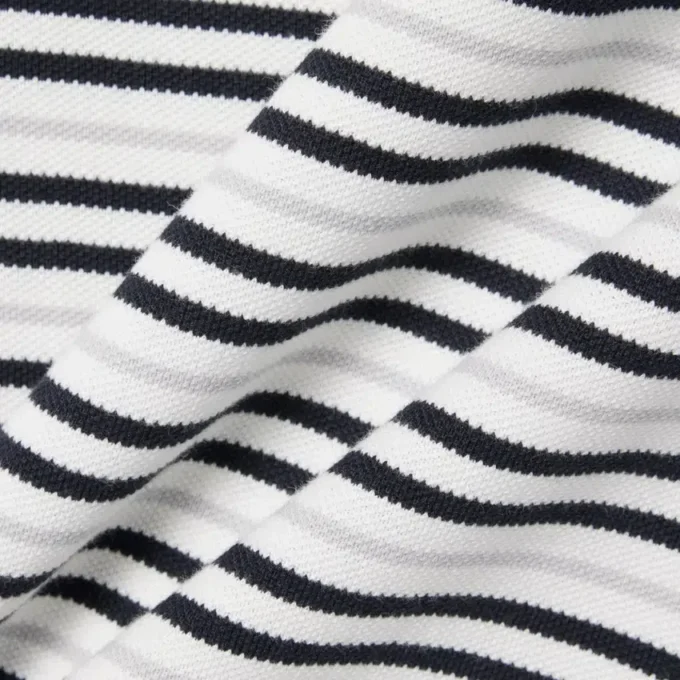 Klassisch geschnittenes gestreiftes Petit Piqué-Poloshirt Klassisch geschnittenes gestreiftes Petit Piqué-Poloshirt