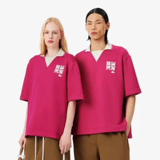 Oversized-Satin-Poloshirt mit Runway-Badge-Akzent