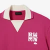 Oversized-Satin-Poloshirt mit Runway-Badge-Akzent