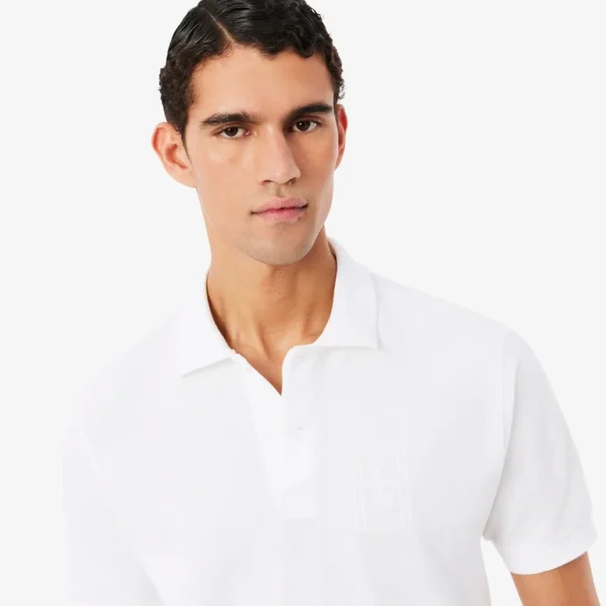 Petit-Piqué-Poloshirt mit Stickerei im klassischen Schnitt