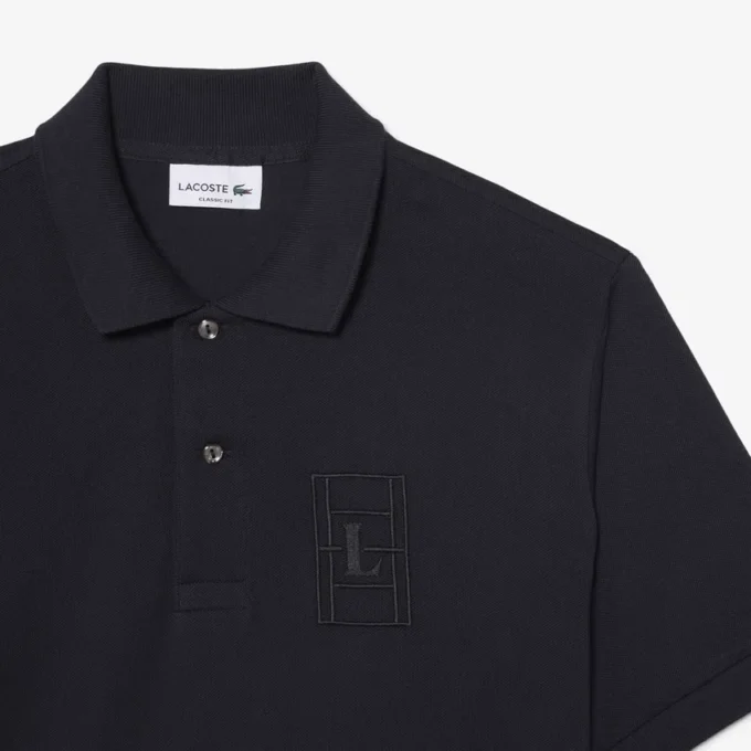 Petit-Piqué-Poloshirt mit Stickerei im klassischen Schnitt