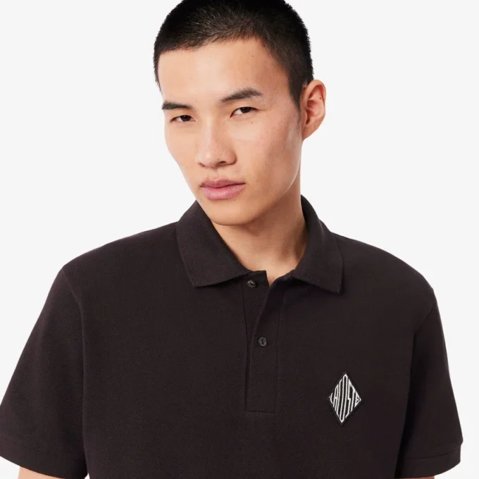 Polohemd mit klassischer Passform und Emblem-Akzent