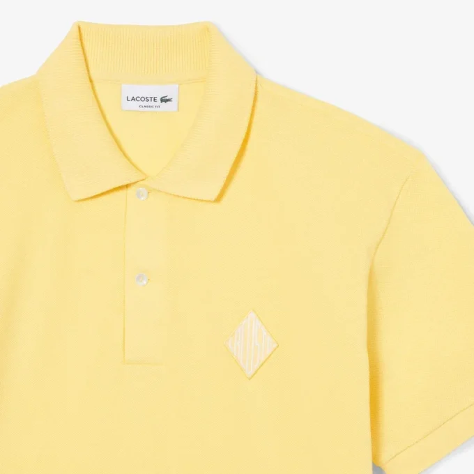 Polohemd mit klassischer Passform und Emblem-Akzent