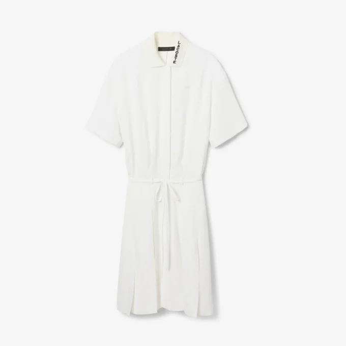 Runway-Poloshirt-Kleid mit Plissee und Stickerei