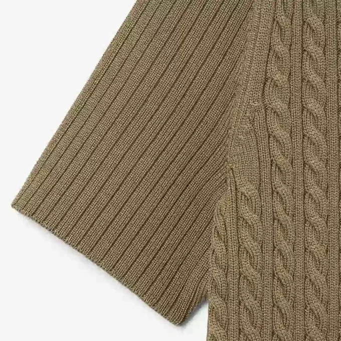 Runway-Pullover mit Zopfmuster und Poloshirt-Kragen