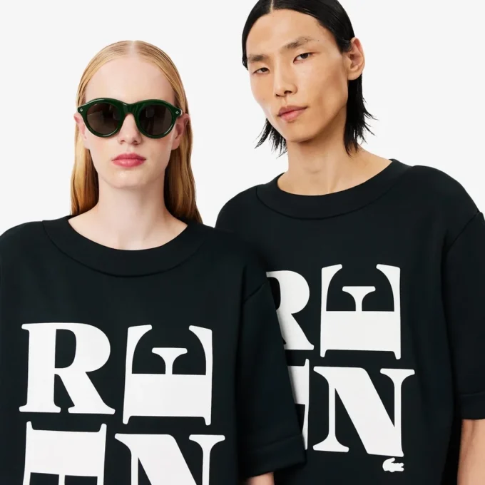Runway Satin T-Shirt mit Grafik