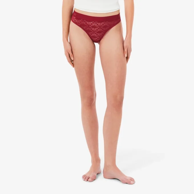 String-Slip mit Logo und Spitzenbesatz