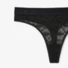 String-Slip mit Logo und Spitzenbesatz